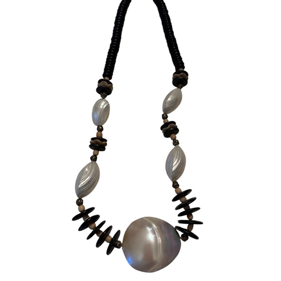 Vintage 1980s Black Wood Disc and Mother of Pearl Necklace, Boho, Eclectic Beach - Picture 7 of 13